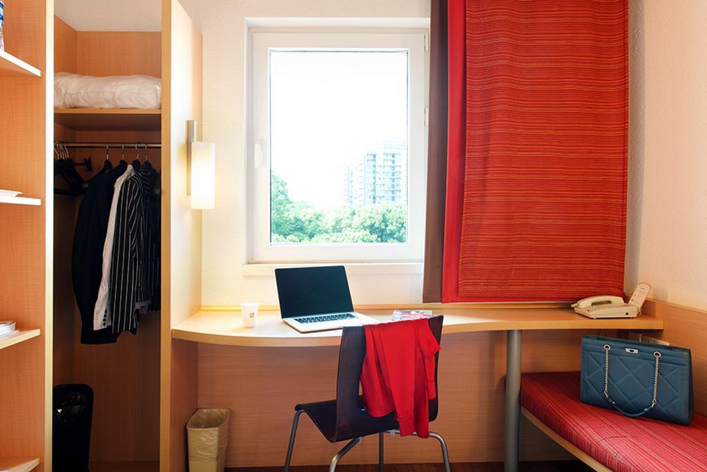 Ibis Ningbo Qianhu Plaza Hotel Exteriör bild