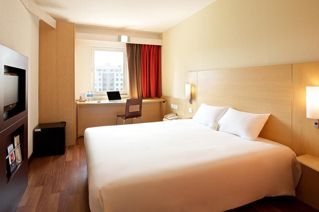 Ibis Ningbo Qianhu Plaza Hotel Exteriör bild
