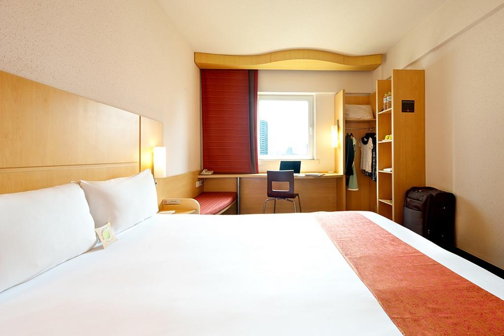 Ibis Ningbo Qianhu Plaza Hotel Exteriör bild