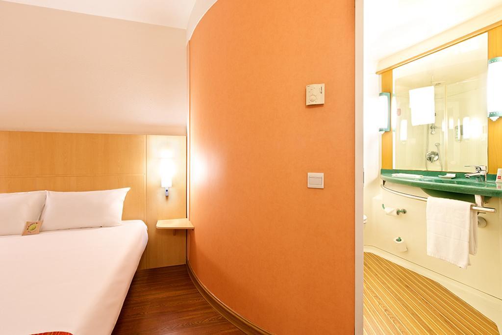Ibis Ningbo Qianhu Plaza Hotel Exteriör bild