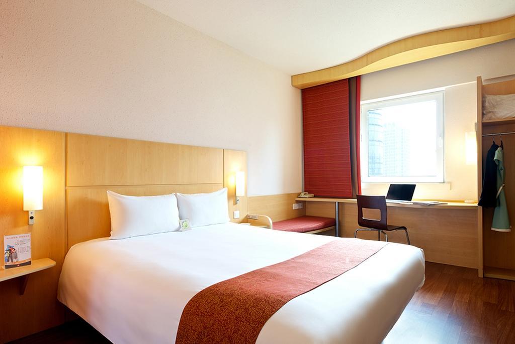 Ibis Ningbo Qianhu Plaza Hotel Exteriör bild