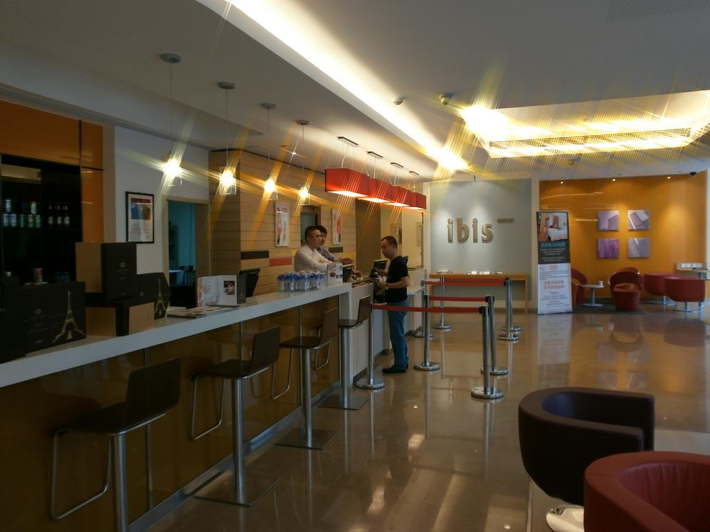 Ibis Ningbo Qianhu Plaza Hotel Exteriör bild