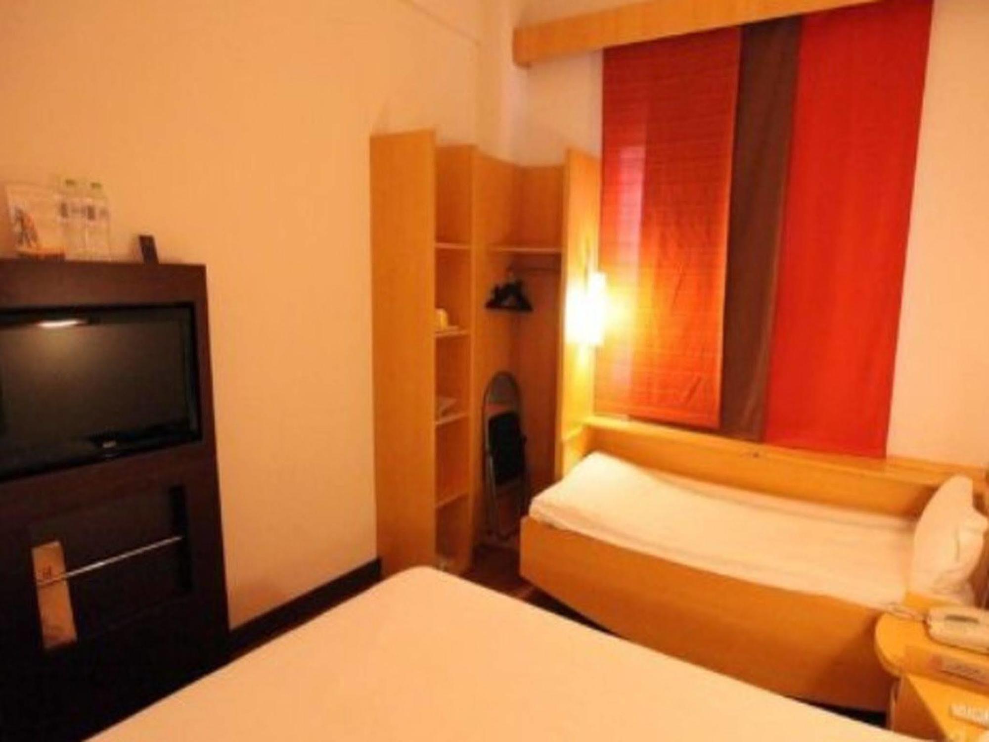 Ibis Ningbo Qianhu Plaza Hotel Exteriör bild