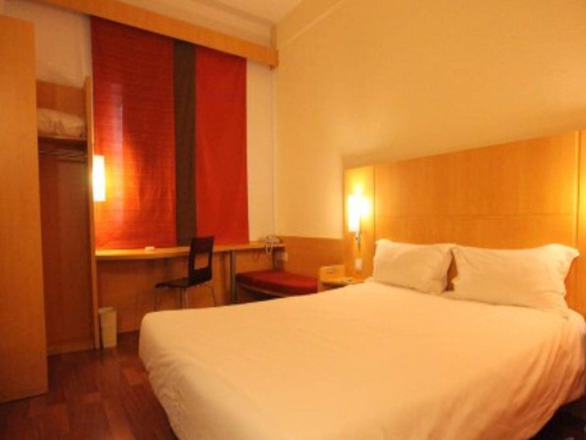Ibis Ningbo Qianhu Plaza Hotel Exteriör bild