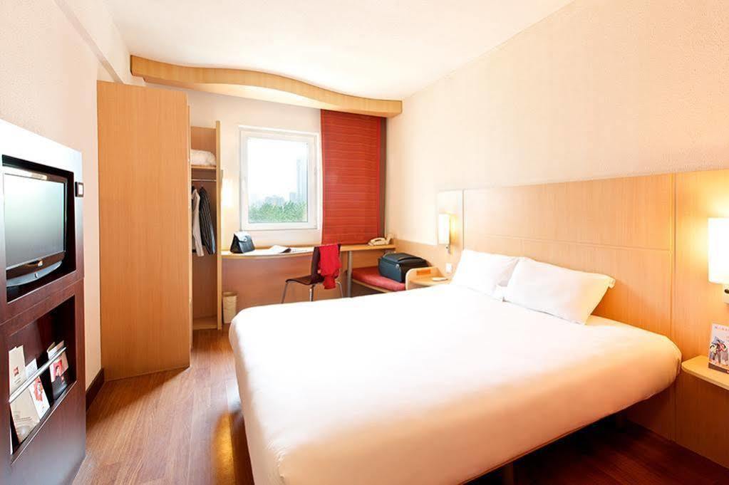 Ibis Ningbo Qianhu Plaza Hotel Exteriör bild
