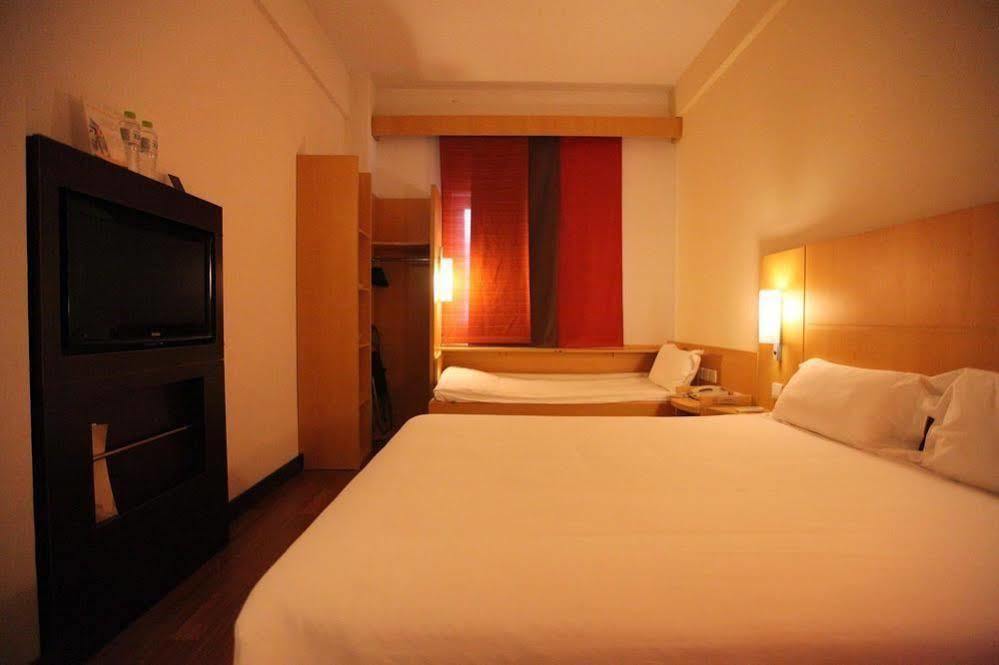 Ibis Ningbo Qianhu Plaza Hotel Exteriör bild