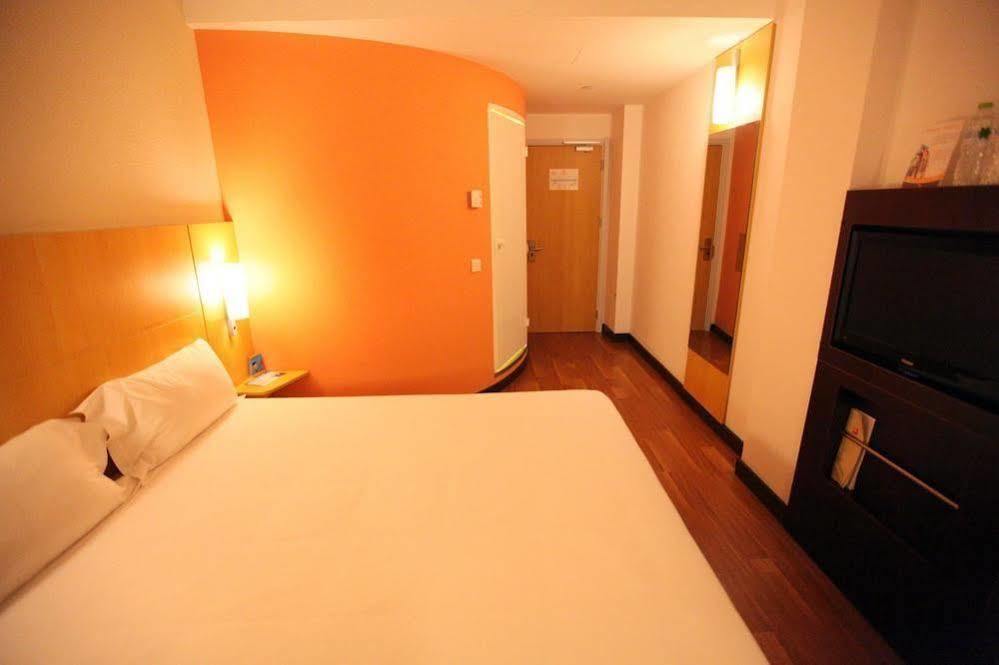 Ibis Ningbo Qianhu Plaza Hotel Exteriör bild