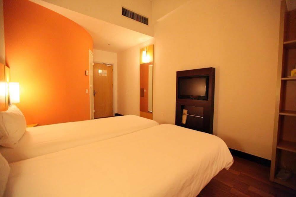 Ibis Ningbo Qianhu Plaza Hotel Exteriör bild