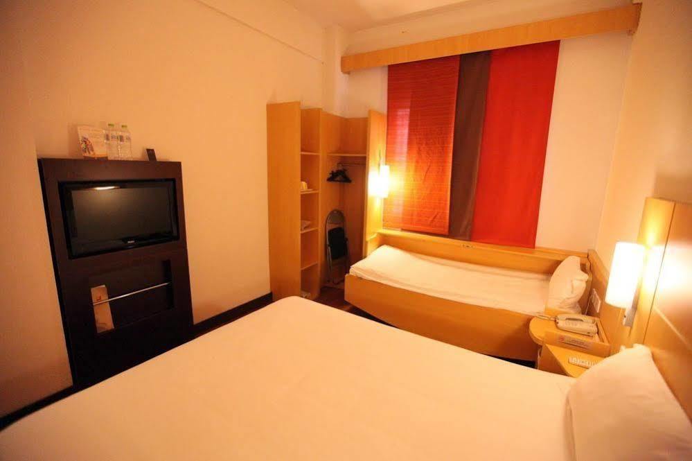 Ibis Ningbo Qianhu Plaza Hotel Exteriör bild